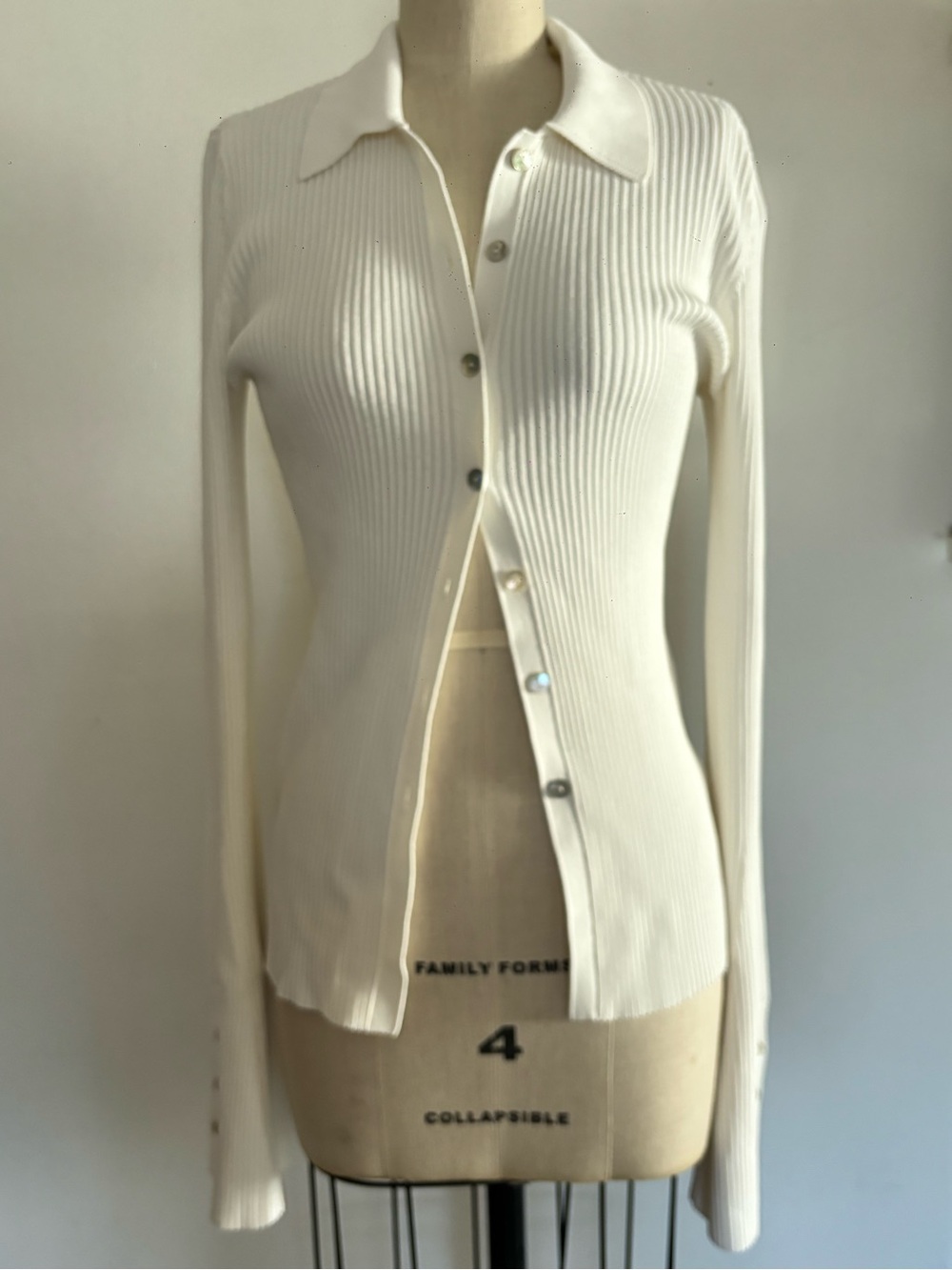Le ORE Rimini Ribbed Cream Mother Pearl Button Up Cardigan - Picture 3 of 8